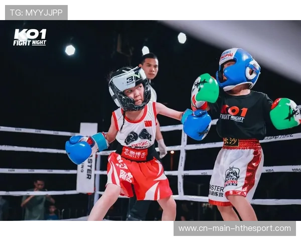 拳击训练营加入步伐爆发课程，移动更具穿透力