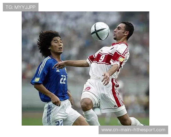 足球胸部停球接凌空抽射,动作一气呵成 足球胸部停球接凌空抽射,动作一气呵成