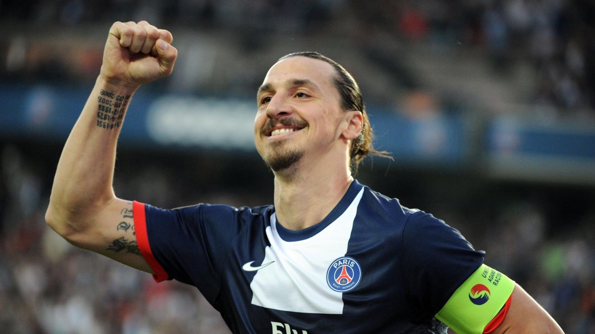 球迷在主办城市营造节日氛围吸引游客，球迷活动策划